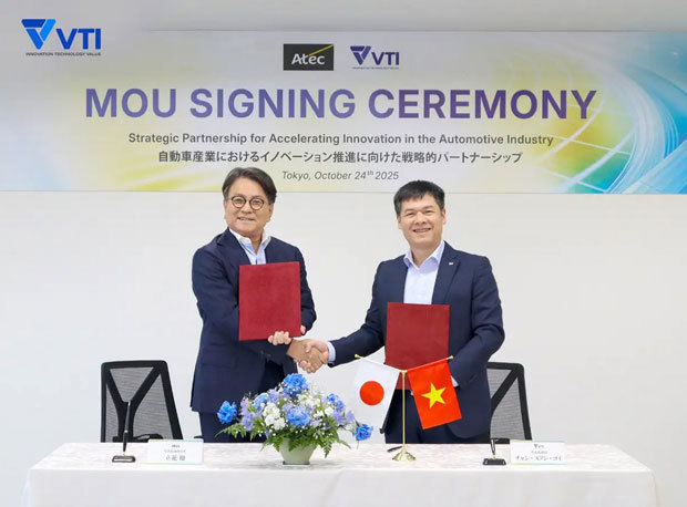 調印式の様子（ＶＴＩ提供）