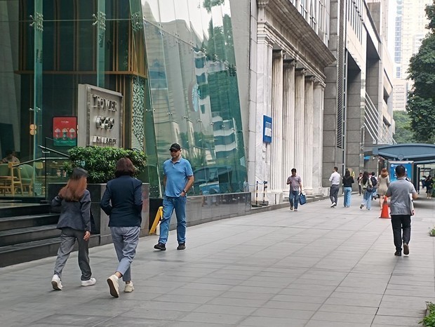 首都圏では女性の平均月額給与が男性を大幅に上回った＝首都圏マカティ市、１日（ＮＮＡ撮影）