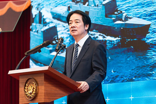 記者会見で中国による武力統一に備える必要性を強調する頼清徳総統（総統府提供）