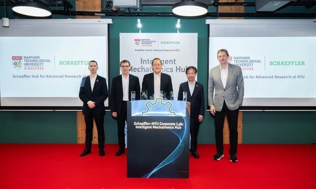 南洋理工大学とドイツのシェフラーはＡＩ搭載ヒューマノイドロボットの共同開発に向け研究施設を開設した（南洋理工大学提供）