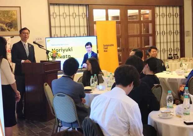 日馬フードイノベーション推進フォーラムは在マレーシア日本大使館が共催。イベントの冒頭では四方敬之駐マレーシア日本大使（左）があいさつをした＝11月27日、クアラルンプール（ＮＮＡ撮影）