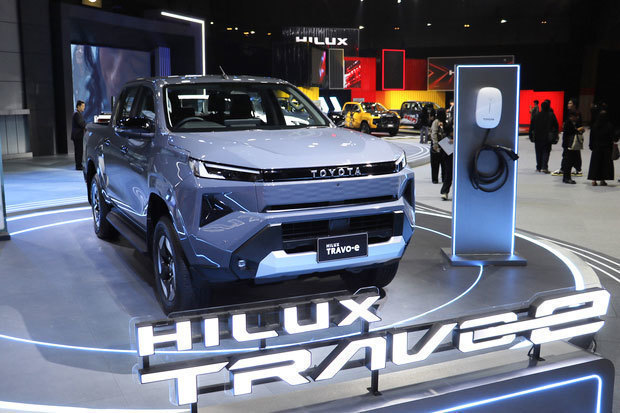 トヨタは11月10日、ピックアップトラック「ハイラックス」のＥＶ新型を世界初披露した＝タイ・バンコク（ＮＮＡ撮影）