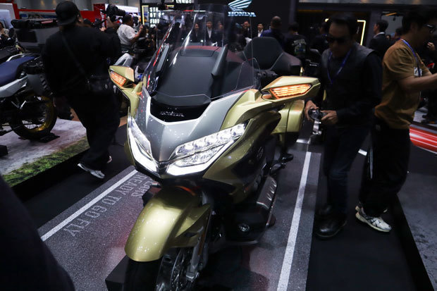 「第42回タイ国際モーターエキスポ2025」で発売された「ゴールドウイング50周年記念エディション」＝11月28日、ノンタブリ県（ＮＮＡ撮影）