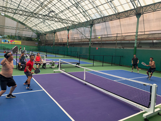 ピックルボールの関連商品の販売が増えている＝2024年10月、ホーチミン市