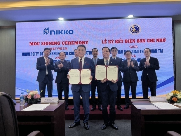 日工は交通運輸大学と覚書を交わした（日工提供）