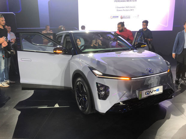 プロドゥアのＥＶ「ＱＶ―Ｅ」＝２日、クアラルンプール（ＮＮＡ撮影）