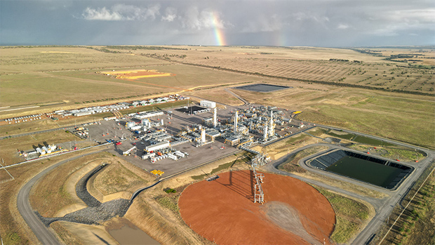 ウェイトシアガス田ステージ２開発で建設されたガス生産プラント（同社提供）