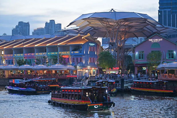 ＣＱナイトバスは、毎週金曜日と土曜日の夜に利用できる（ST PHOTO: DESMOND FOO）