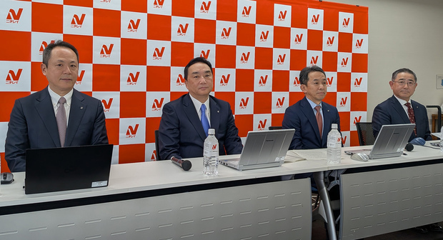 （左から）ニチレイロジＧ嶋本和訓社長、ニチレイフーズ竹永雅彦社長、ニチレイ大櫛顕也社長、ニチレイフレッシュ田邉弥社長＝９日、東京・中央区（ＮＮＡ撮影）