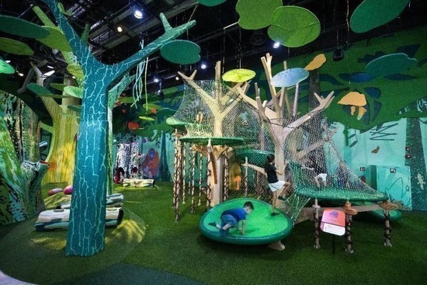 マンダイ・ワイルドライフ・グループは、自然をテーマにした国内最大規模の大型屋内遊技場「キュリオシティー・コーブ」を開業した（同社提供）