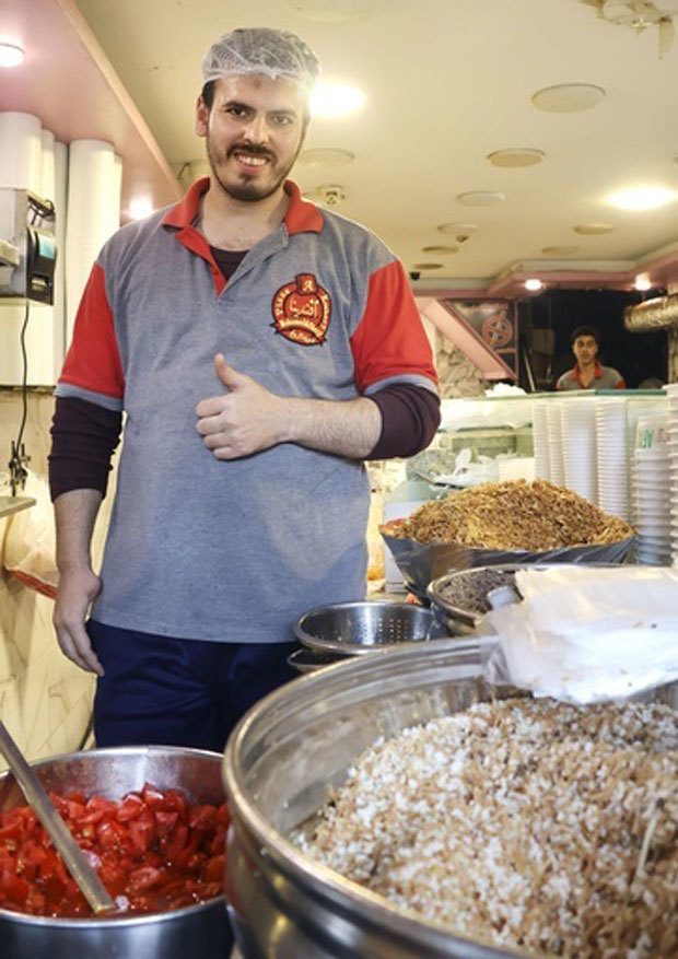 エジプトの首都カイロで営業する「コシャリ」のレストラン＝11日（共同）