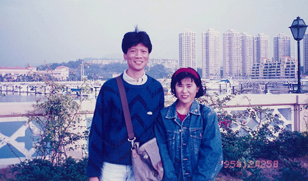 1995年12月、ときめいた人と香港各地をデートする（奥原さん提供）
