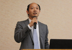 ＴＰＰとＡＥＣの現状などを解説するデロイトトーマツコンサルティングの羽生田慶介氏＝７日、シンガポール中部