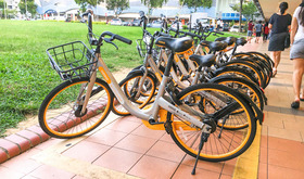 シンガポールでは今年１月から、相次いで自転車シェアサービスが始まった（ＮＮＡ撮影）