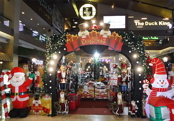 12月に入り各ショッピングモールは例年通りクリスマスセールに精を出したが、今年は個人消費の伸び悩みと消費者の購買力低下が指摘された１年だった＝ジャカルタ（ＮＮＡ撮影）