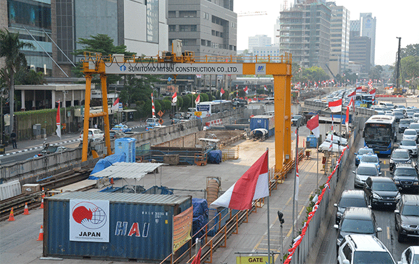 円借款プロジェクトであるジャカルタＭＲＴ南北線の建設現場。2019年の第１期開業を目指して工事が進む＝ジャカルタ（ＮＮＡ撮影）