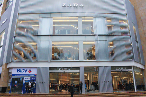 11月にハノイ市ハイバーチュン区の商業施設「ビンコムセンター・バーチエウ」にオープンした「ＺＡＲＡ（ザラ）」のハノイ１号店