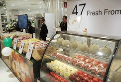 バンコク東急百貨店内に開設された「47フレッシュ・フロム・ジャパン」＝24日、バンコク（ＮＮＡ撮影）