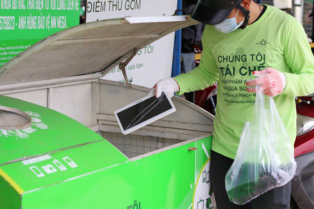 アップルやＨＰが資金提供するプロジェクト「ベトナム・リサイクルズ（ＶＲＰ）」では、電子機器の廃棄物を無償で回収している（ＶＲＰ提供）