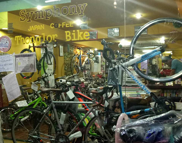 タイの自転車店ではロードバイクが多く並んでいる（Kadence International提供）