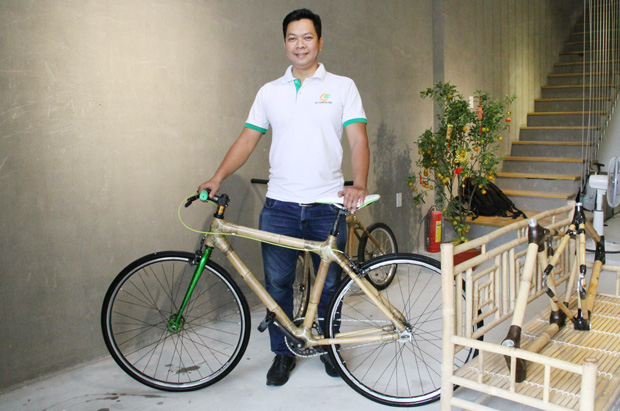 会社員として働きながら竹製自転車の製造を手掛けるベトバンブー・バイクのチー氏＝ホーチミン市