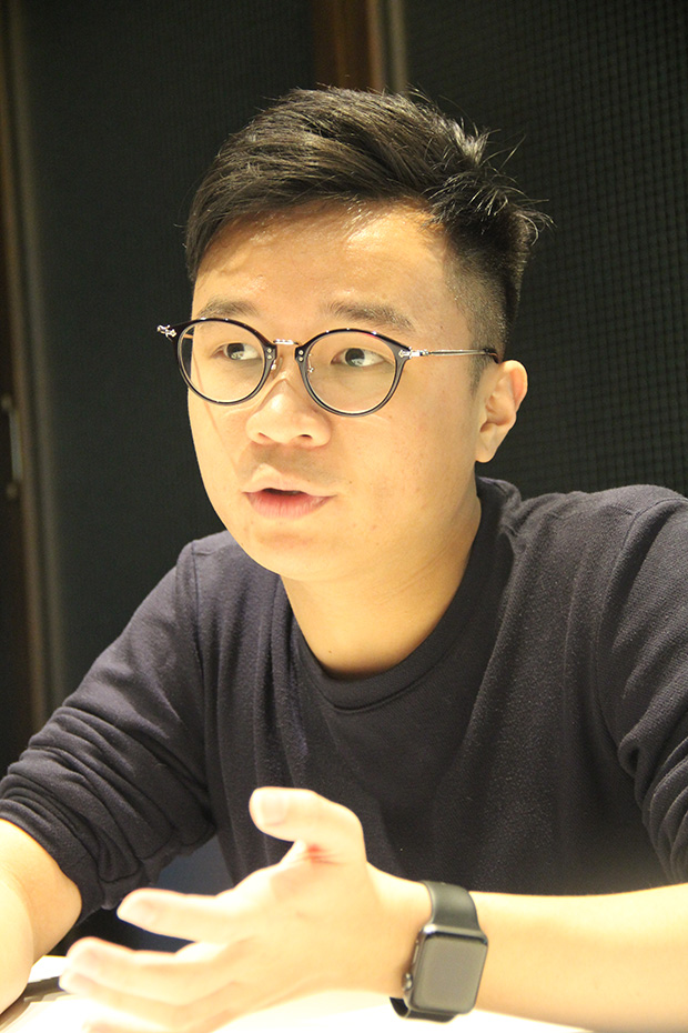 英皇電競の責任者、張氏は「香港事業を強化しながら、中国本土の市場にも進出したい」と話す＝湾仔（ＮＮＡ撮影）
