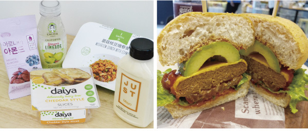 香港で売られている植物由来の食品（左）と米ビヨンド・ミートを使ったハンバーガー（ＮＮＡ撮影）