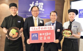 全家国際餐飲の呉勝福董事長（左から２人目）は２年で大戸屋の店舗数を60店にする計画を明らかにした（全家便利商店提供）