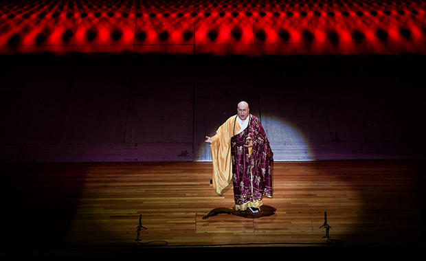 江蘇省の劇団が、唐の高僧・鑑真をテーマにした歌劇を上演した＝18日、新北（新華社）