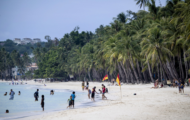 半年間の閉鎖を経て観光客の受け入れを再開したボラカイ島（インクワイラー提供）