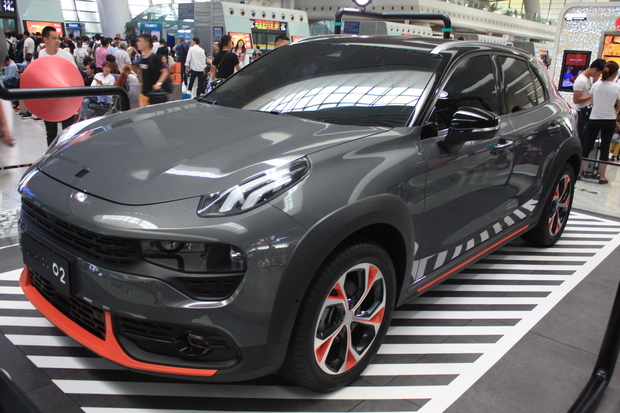 高級車ブランド「ＬＹＮＫ＆ＣＯ（領克）」のＳＵＶ「02」