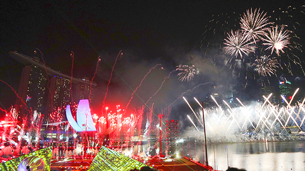 エイベックスが大型花火ショー 海外初開催 Nna Asia シンガポール 観光