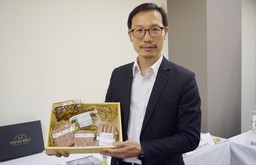 ＨＫＴＤＣ日本首席代表の朱氏は香港市場で日本産食品の成長余地は大きいとみている。フード・エキスポにはジビエなども並ぶ＝３日、東京（ＮＮＡ撮影）