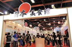 台湾最大級の食品見本市、台湾美食展に初めて「日本美食館」が設けられ、多くの来場者を集めた＝26日、台北（ＮＮＡ撮影）
