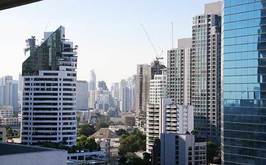 今年４月に開始された住宅ローン規制の影響が広がり、バンコクのコンドミニアム市場は縮小傾向にある＝タイ・バンコク（ＮＮＡ撮影）