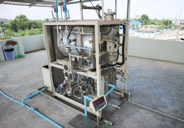 ロックエンジニアリングの高濃度廃液処理装置のデモ機＝10月28日、タイ・チョンブリ県（ＮＮＡ撮影）
