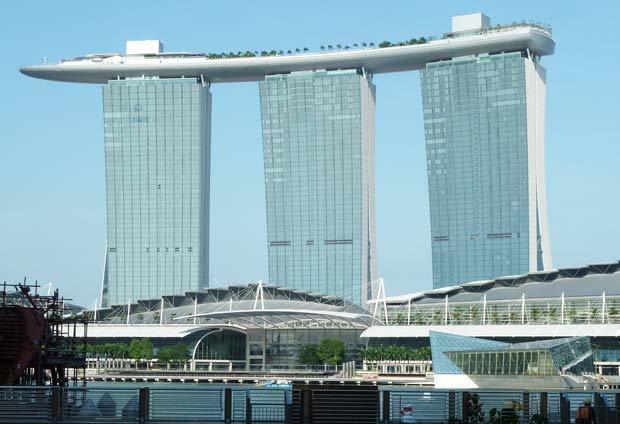 シンガポール政府は、国内２カ所のＩＲ施設の規模拡張に約90億Ｓドルを投資する＝シンガポール中心部（ＮＮＡ撮影）