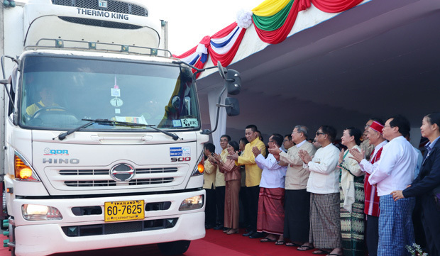 「タイ・ミャンマー第２友好橋」の渡り初めが行われた＝10月30日、両国国境（ＮＮＡ）