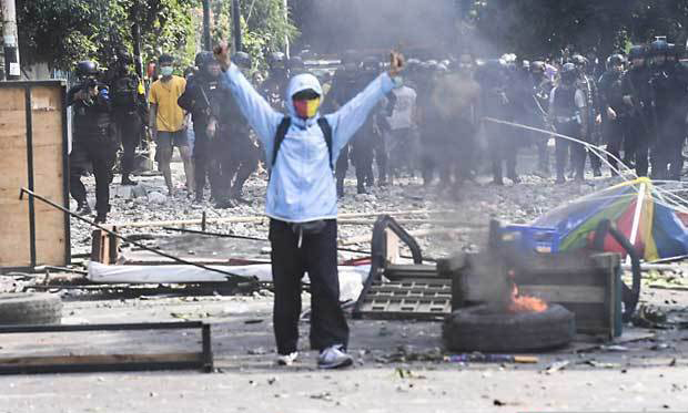 選挙結果に不満のプラボウォ支持者らによる抗議デモが一部暴動に発展、首都ジャカルタでは７人が死亡した＝５月、ジャカルタ（アンタラ通信）