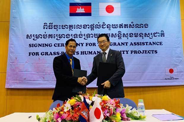 日本政府はカンボジアで、1991年に草の根無償協力を開始。これまで主に地方当局やＮＧＯが実施する事業620件以上を対象に、総額6,000万米ドル（約66億円）以上を支援している（在カンボジア日本大使館提供）