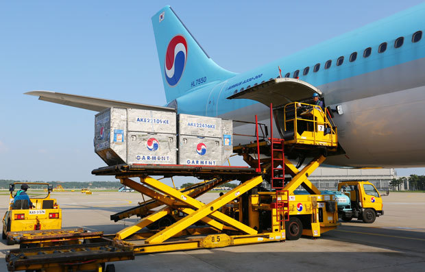 大韓航空は13日、 ベトナム・ホーチミン線で旅客機を活用した貨物輸送を開始した＝韓国（同社提供）
