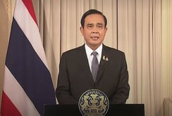 ３日から夜間の外出を禁止すると発表したプラユット首相＝２日、タイ（タイＰＢＳの配信映像より）