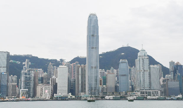 香港版国家安全法について香港政府高官らは「経済にプラス」と強調するが、懸念の声も強い（ＮＮＡ撮影）