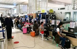 フィリピン外務省は海外出稼ぎ労働者の帰国支援に力を入れている（同省提供）