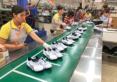 アシックスは中国・武漢工場のフットウエア生産を停止したことで、ベトナム工場（写真）の生産比率が全体の６割に達した（同社提供）