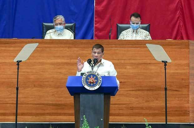施政方針演説するドゥテルテ大統領（大統領府提供）