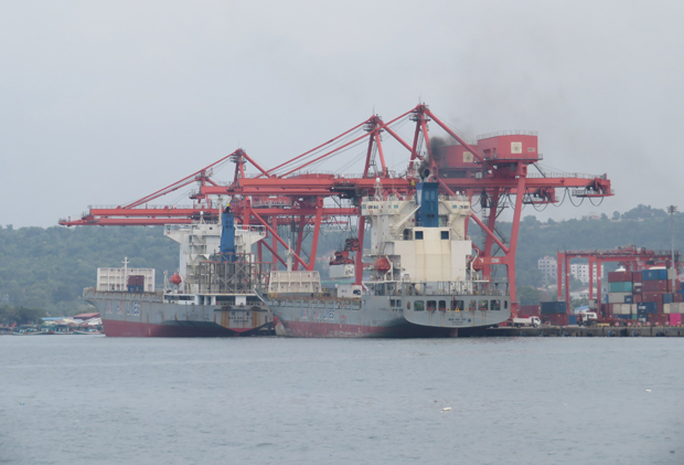 カンボジアからの輸出を支える南部のシアヌークビル港。日本の円借款により整備された＝2019年12月（筆者撮影）