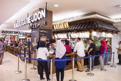 うどんチェーン店「丸亀製麺」は、昨年12月にインドネシアをはじめ東南アジア各地に新規出店した（トリドールホールディングス提供）