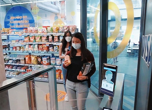 ビザとチアーズが東部にオープンした無人ＡＩ決済店の１号店（チアーズの公式フェイスブックより）