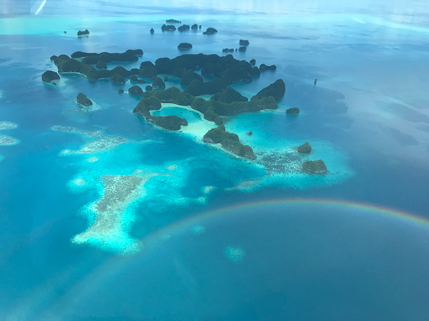 世界遺産登録エリアを代表するセブンティアイランドに虹がかかった瞬間